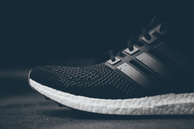 adidas Ultra Boost Black/White が登場