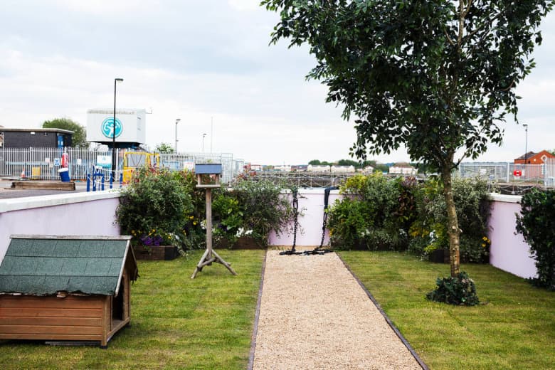 Airbnb のテムズ川に浮かぶ水上住宅