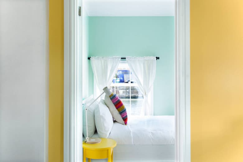 Airbnb のテムズ川に浮かぶ水上住宅