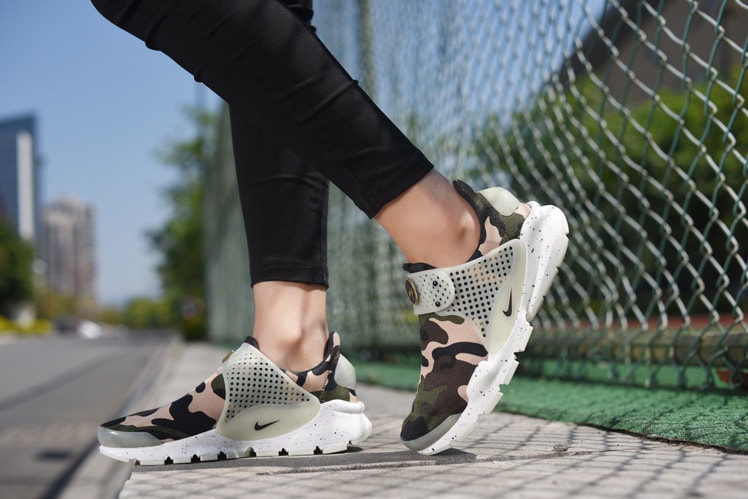 fragment design x Nike Sock Dart フェイクのカモフラ柄