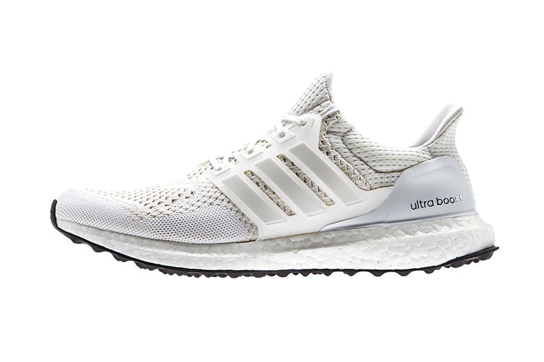 Kanye West が Ultra Boost “All White”を着用