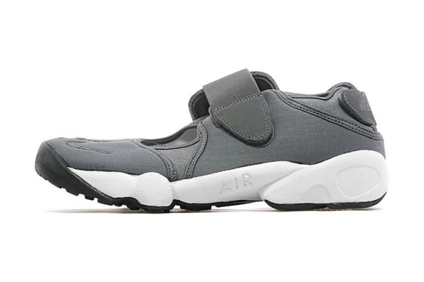 JD Sports 限定の Nike Air Rift "Grey"