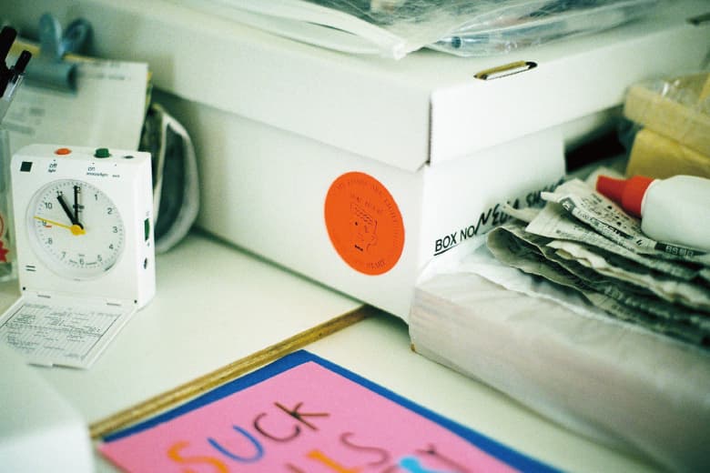 VAINL ARCHIVE が SHIPS JET BLUE 限定で MY LOADS ARE LIGHT とのコラボソックスをリリース