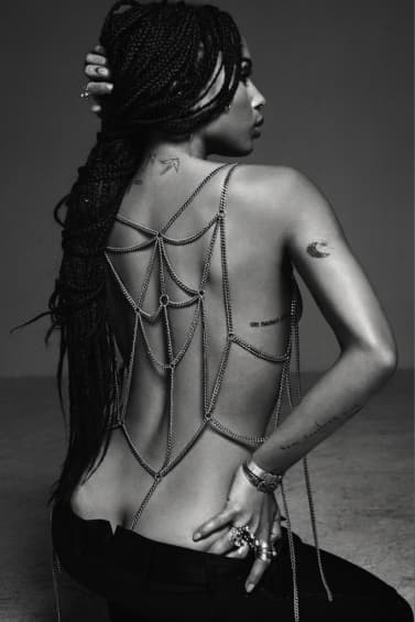 Zoë Kravitz が米ファッション誌 'FLAUNT' に登場
