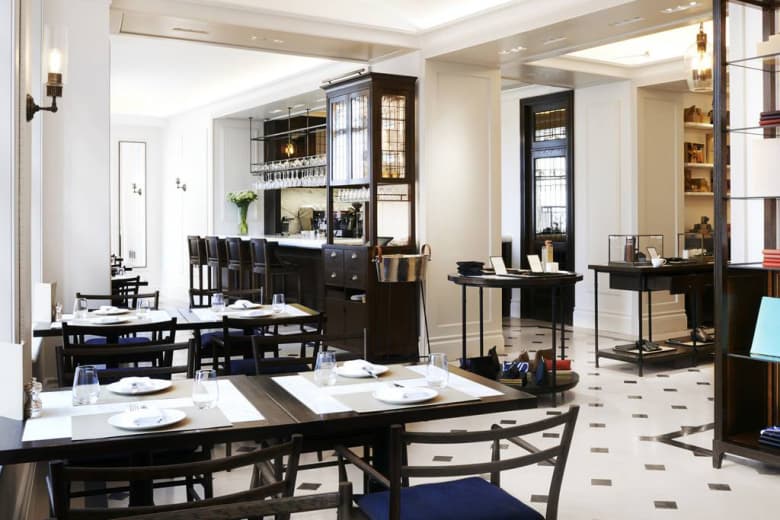 Burberry 初のカフェがロンドンの旗艦店にオープン