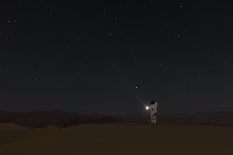 ビジュアル・アーティスト Julien Mauve による “Greetings From Mars”