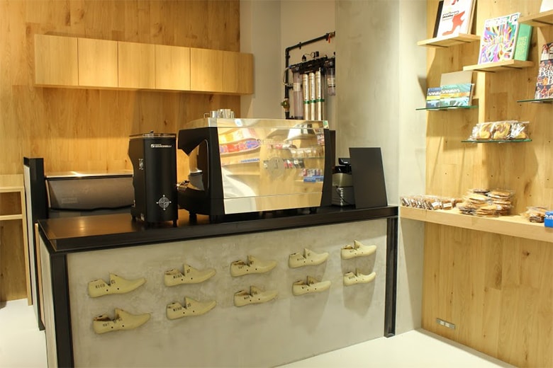 コーヒー x スニーカー『STREAMER ESPRESSO atmos』がオープン