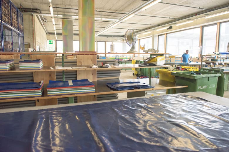 Factory: トラックタープの行方は？ FREITAG の工場の全貌を知る