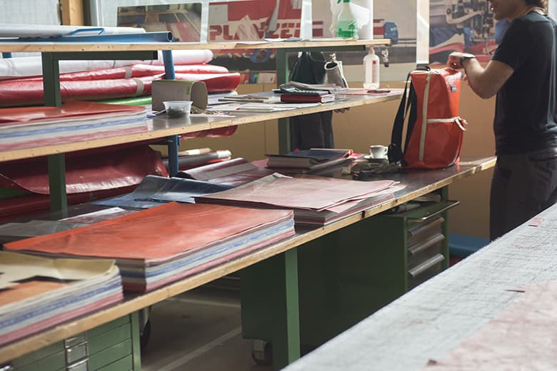 Factory: トラックタープの行方は？ FREITAG の工場の全貌を知る