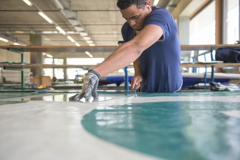 Factory: トラックタープの行方は？ FREITAG の工場の全貌を知る