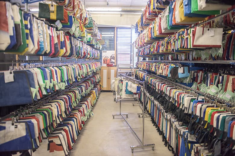 Factory: トラックタープの行方は？ FREITAG の工場の全貌を知る