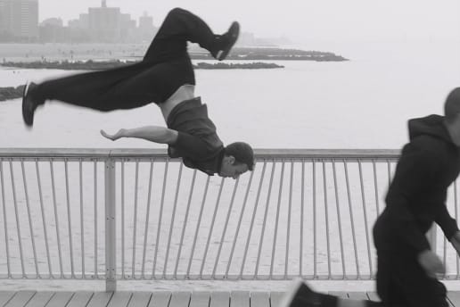 Opening Ceremony による Issey Miyake Homme Plissé “Hallelujah Anyway” ビデオルック