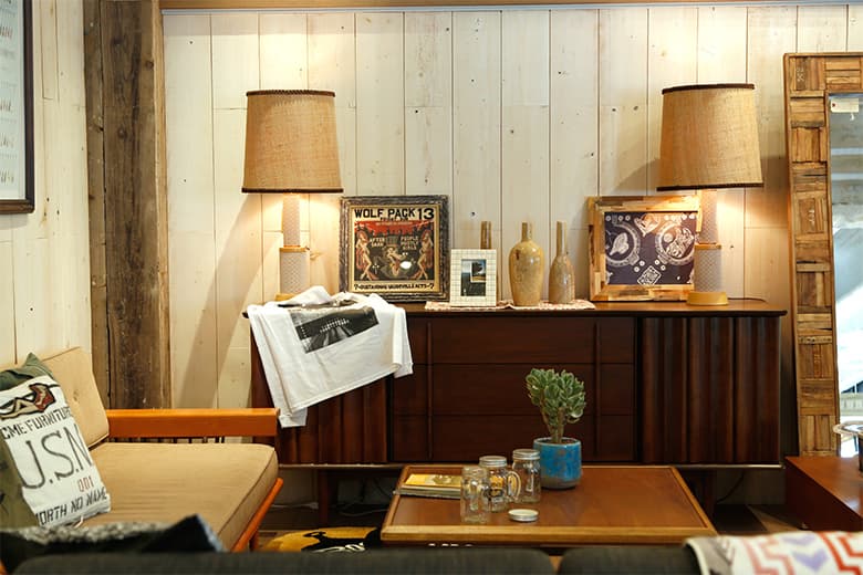 ACME Furniture x BEAMS T ポップアップショップ 『SOMEHOW』