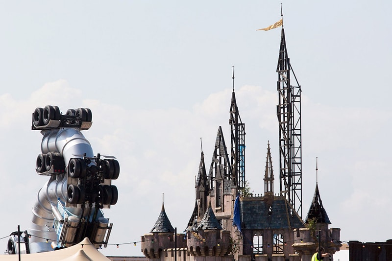 某有名テーマパークを風刺した Banksy Pop-Up Exhibition "Dismaland" 