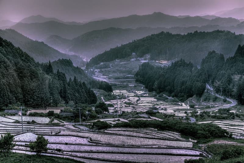 情緒ある写真に描かれた、静かな日本の風景