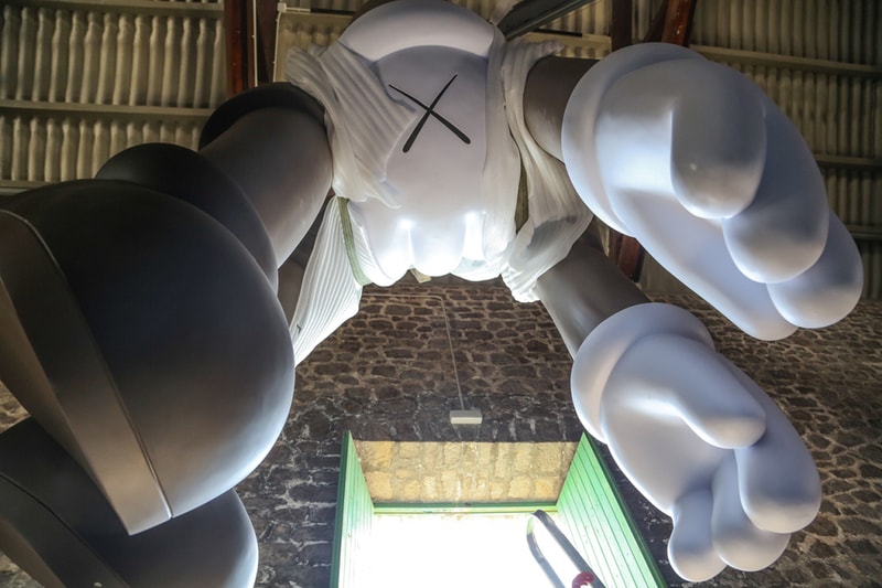 KAWS インスタレーション @ La Nave / Las Salinas