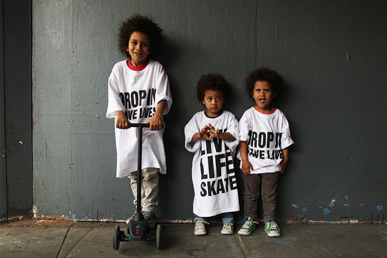 KATHARINE HAMNETT LAB x SILAS の Skateistan チャリティ“スローガンTシャツ”