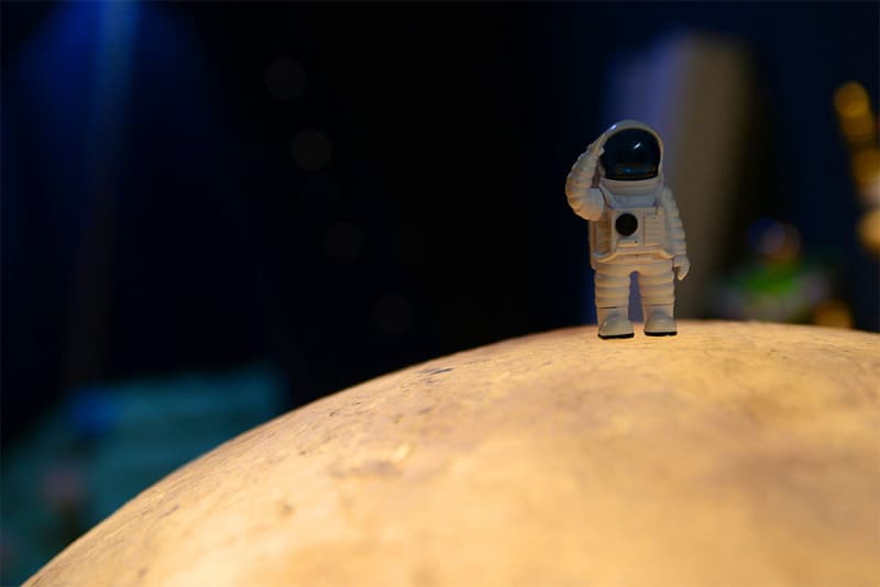 月のようなランプ “Luna”