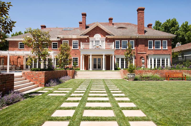 『ダークナイト』をモデルにしたガレージ