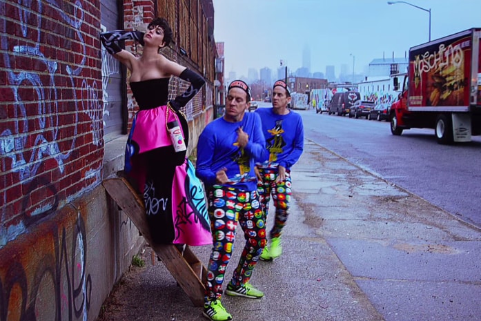 Katy Perry & Jeremy Scott が Moschino のキャンペーンムービーに登場