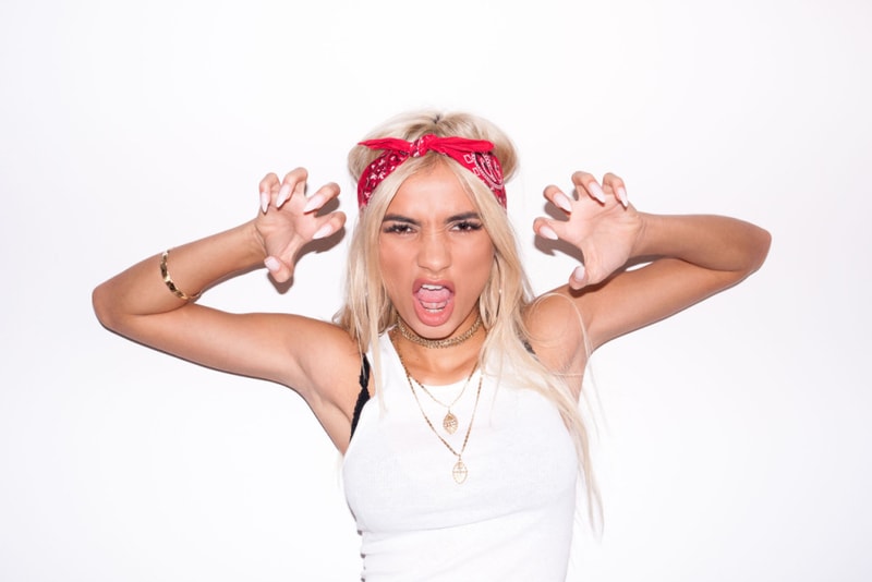 Pia Mia が Terry Richardson のスタジオに登場