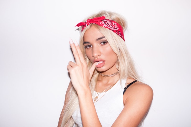 Pia Mia が Terry Richardson のスタジオに登場