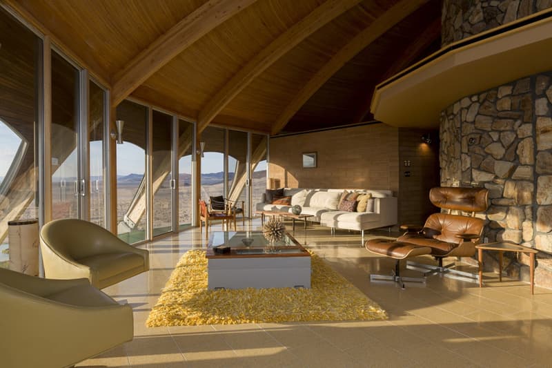 モハべ砂漠のオアシス “The Volcano House”