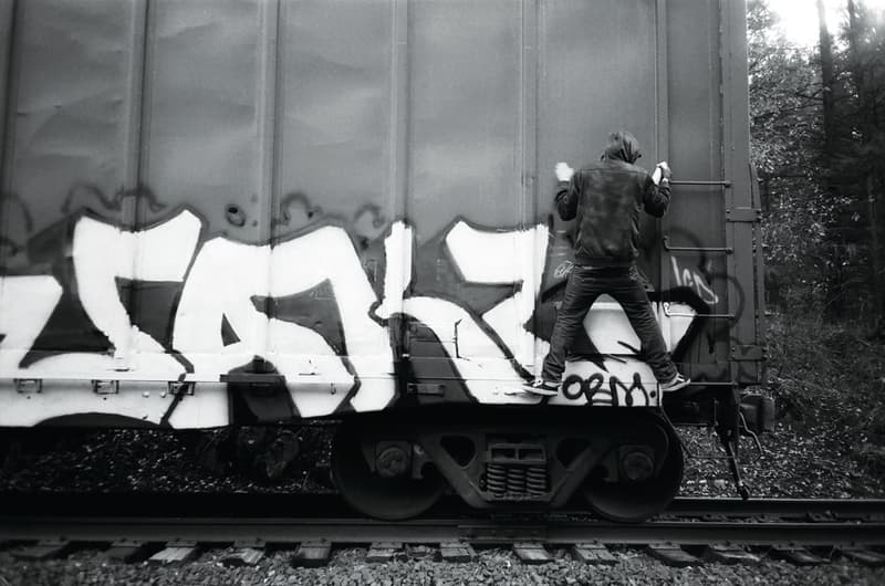 Robert LeBlanc の新作写真集『Unlawful Conduct』 