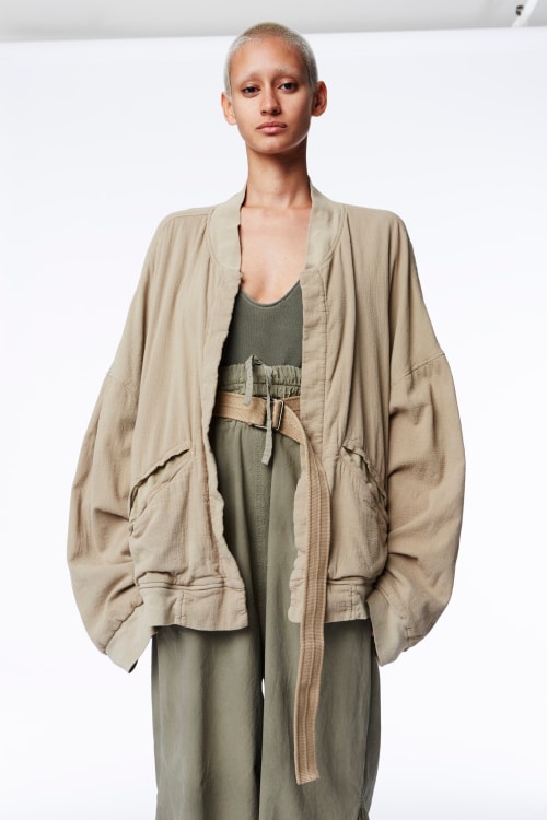 Yeezy Season 2 にクローズアップ