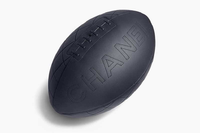 Chanel のラグビーワールドカップ開催を記念したラグビーボール