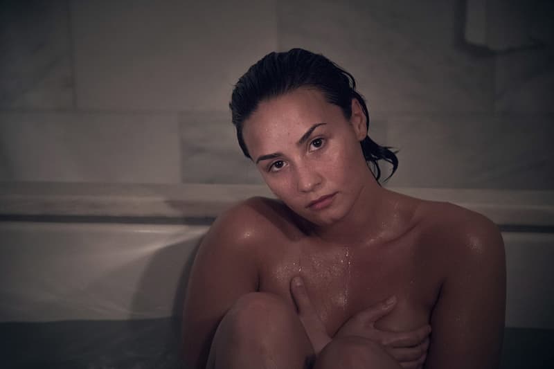 Demi Lovato が『Vanity Fair』の最新号に登場 (NSFW)