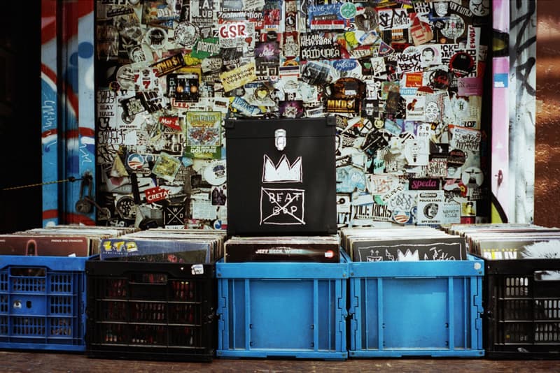 Jean-Michel Basquiat のアートワークを使用した “Beat Bop Record Box”