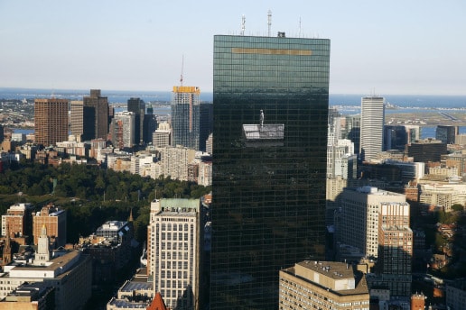 JR の大型作品がボストンの John Hancock Tower の外壁に登場