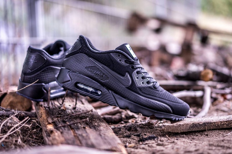 Nike Air Max 90 Ultra Moire “Triple Black”