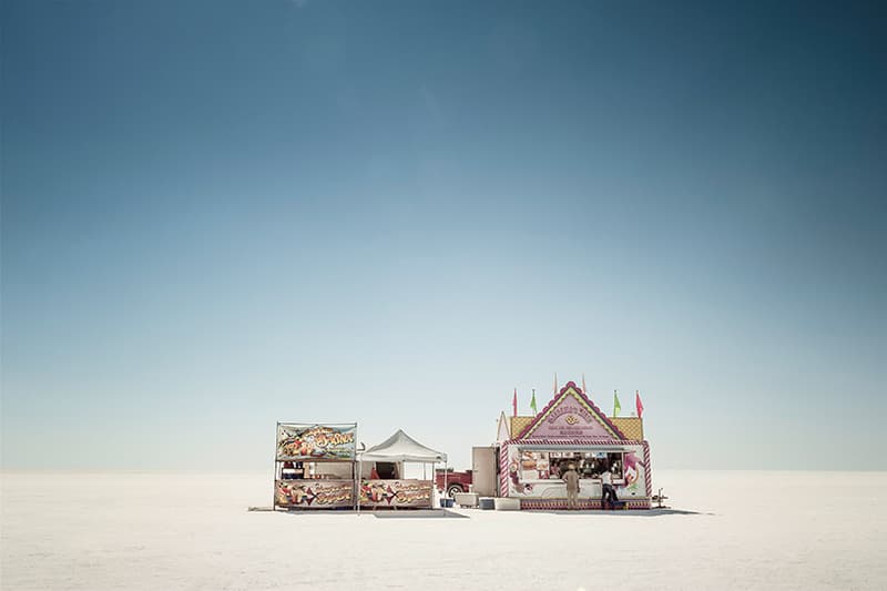 Alexandra Lier のドキュメント写真集『The World's Fastest Place』