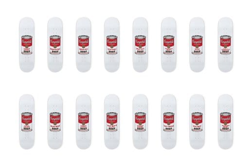 Andy Warhol のアートワークを使用したスケートデッキを展示・販売