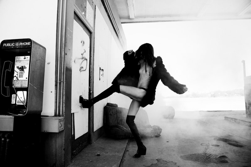 Memorieslab 主催、Ellen von Unwerth による作品展 (NSFW)
