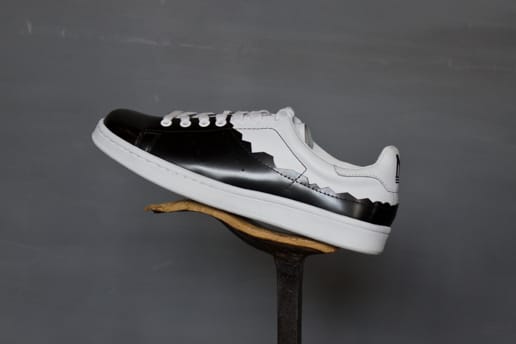 MIHARA YASUHIROの新ラインMYneがスニーカーを先行発売