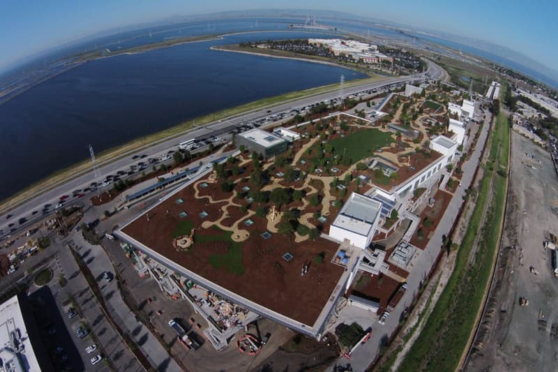 大手テクノロジー企業のワークスペース