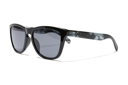 the POOL aoyama “MELANISM” の Oakley Frogskins 新作が発売