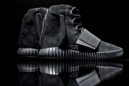 adidas Originals Yeezy Boost 750 “Triple-Black”にクローズアップ 