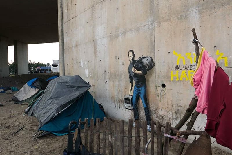 Banksy がフランス情勢を示唆する Steve Jobs の壁画を制作