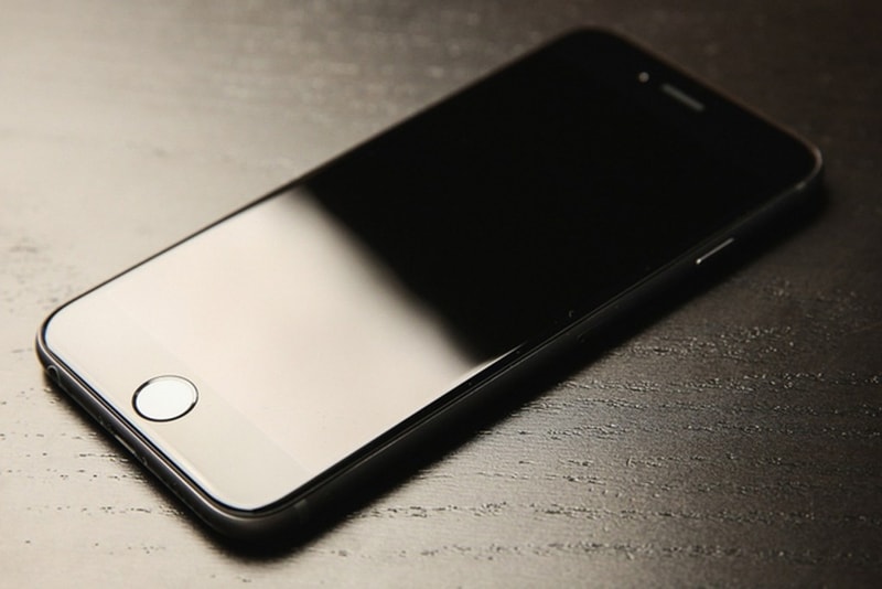Apple の iOS 9.3 ではブルーライトカット機能を搭載