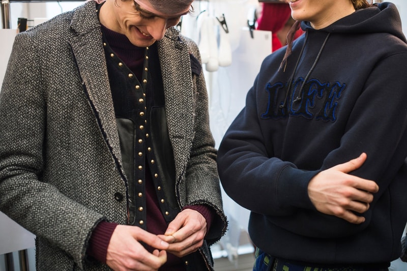 sacai 2016 Fall/Winter コレクションのバックステージ