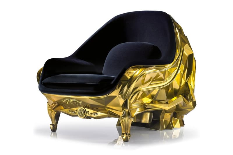 フランスのデザイン事務所が24金のスカルアームチェアを制作