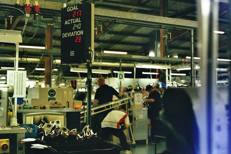 New Balance の英国フリンビー工場を写した 35mm フィルムのフォトエッセイ