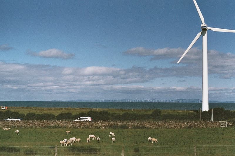 New Balance の英国フリンビー工場を写した 35mm フィルムのフォトエッセイ