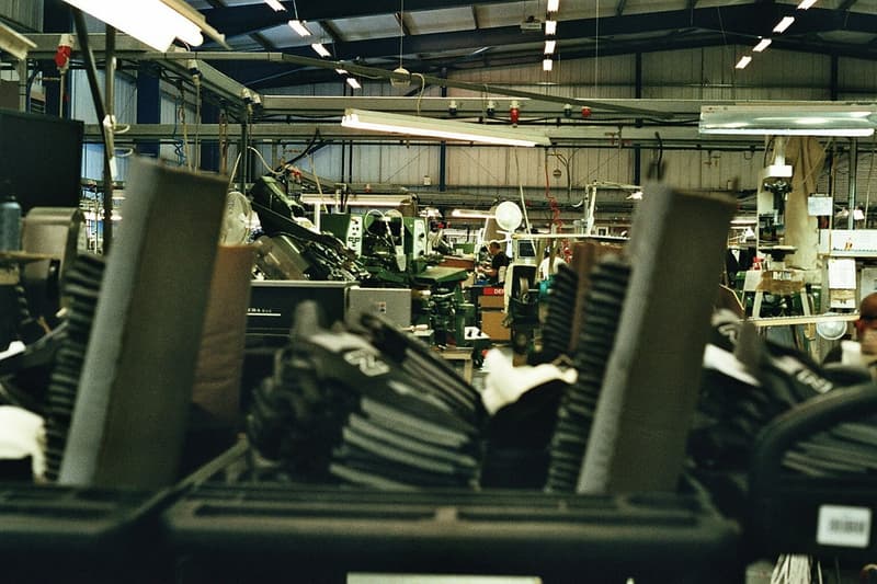 New Balance の英国フリンビー工場を写した 35mm フィルムのフォトエッセイ