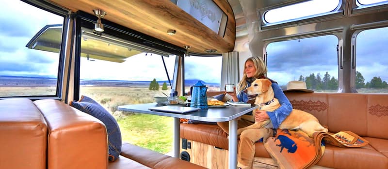 アメリカ合衆国国立公園局の100周年を記念する Pendleton と Airstream のトラベルトレーラー