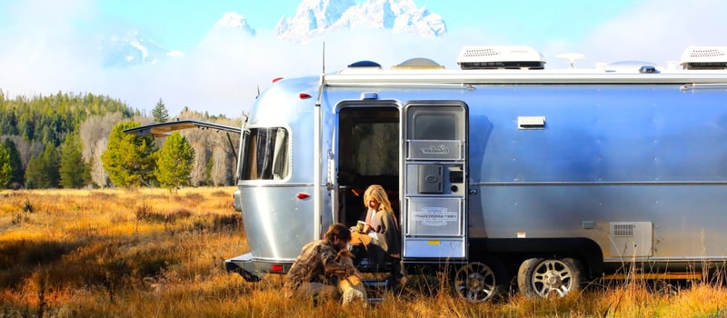 アメリカ合衆国国立公園局の100周年を記念する Pendleton と Airstream のトラベルトレーラー